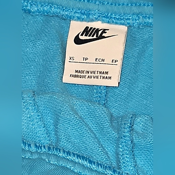 Nike Women's Athletic Shorts in Light Blue X-Small - Picture 3 of 4